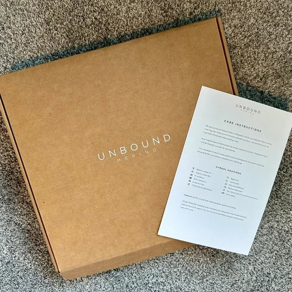 Unbound Merino Compact Travel Hoodie in Dark Fossil XS - Picture 5 of 7